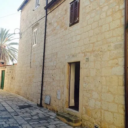 Vikendica Meditation Hvar Town